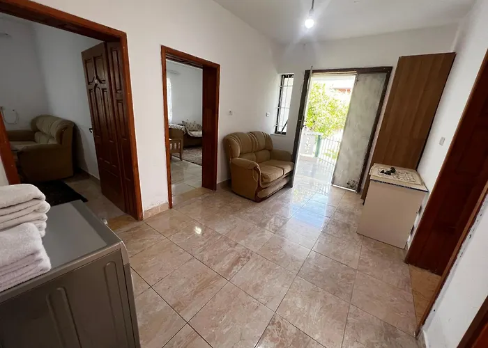 Chateau Sukaj 别墅 *